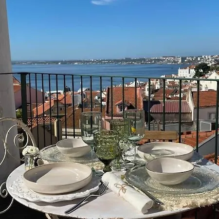 公寓 снеск Q,r-с0de First -,-wonderful Attico Riverview-lux Boa Casa Portuguesa
